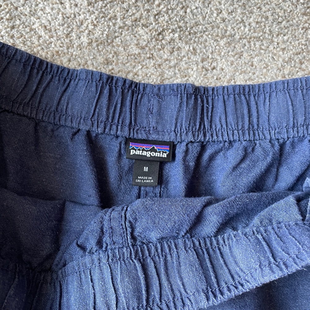 Patagonia womens shorts with pockets and drawstring waist.  Like new